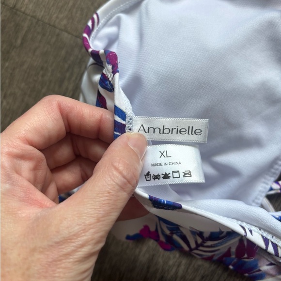 Ambrielle Purple and Pink Floral Top - Picture 4 of 5